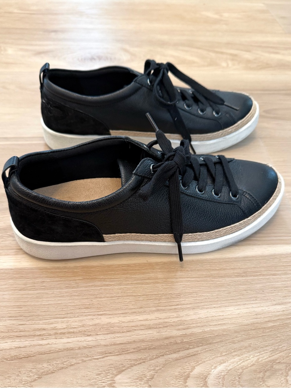 Vionic Black Leather Platform Sneakers Womens Size 10 Lace Up Comfort Shoes